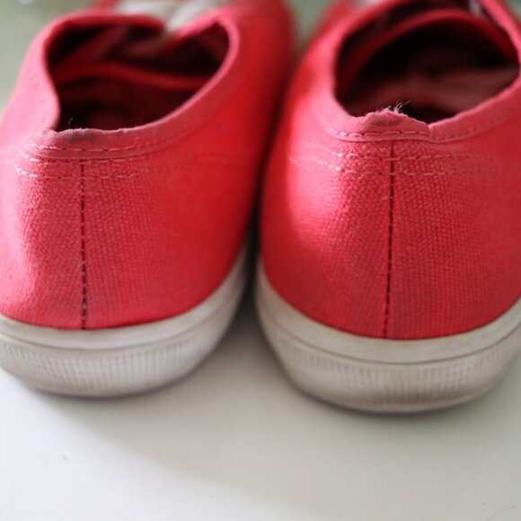 Old Navy Retro-Vintage Lace-Up Canvas Sneakers - Red, Size 7 - Picture 9 of 14